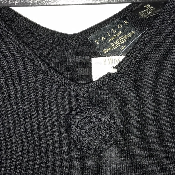 V Neck Pullover Ribbed w Rosette Stretch Sweater - Picture 10 of 10